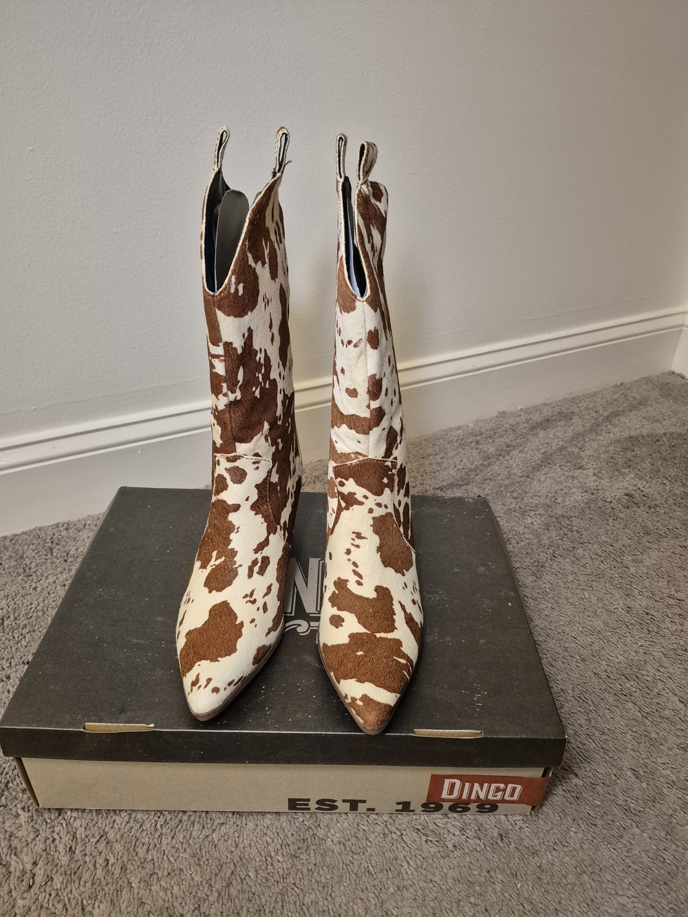 Dingo Women's Brown & White Cowhide Pointed Toe Boots